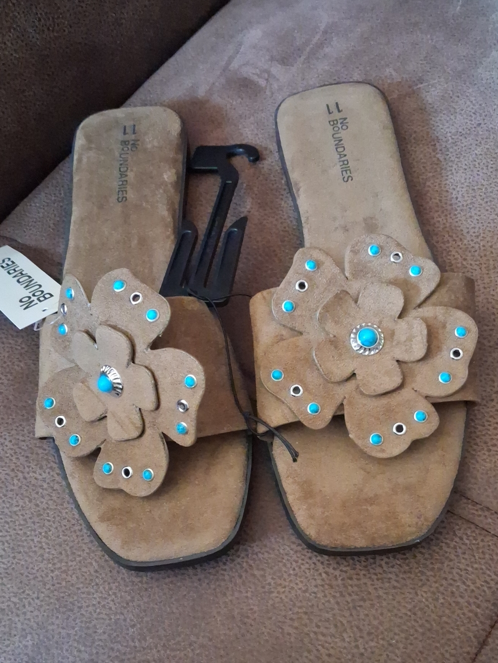 No Boundaries Women’s Tan Suede Look Floral Sandals with Turquoise Studs Size 11